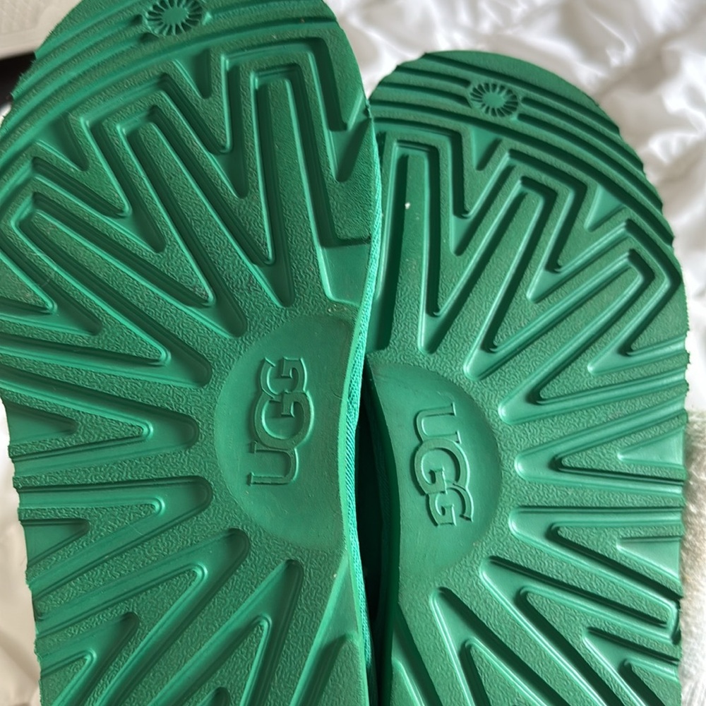 UGG Women’s green soft boots - Picture 4 of 4